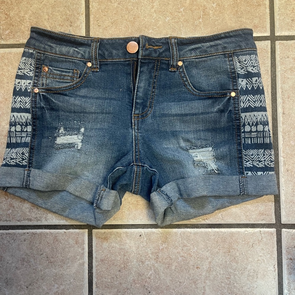 Tinseltown Low Rise Stretchy Jean Shorts